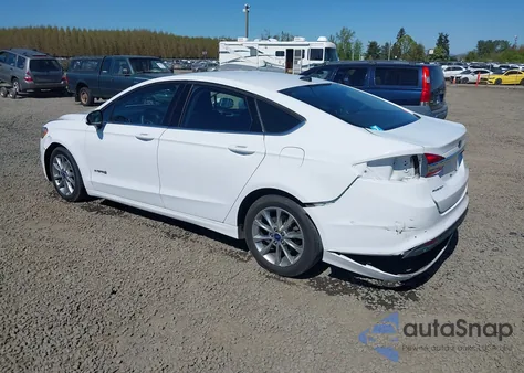 2017 Ford Fusion Hybrid Se z USA, uszkodzony, nr VIN 3FA6P0LU9HR400659